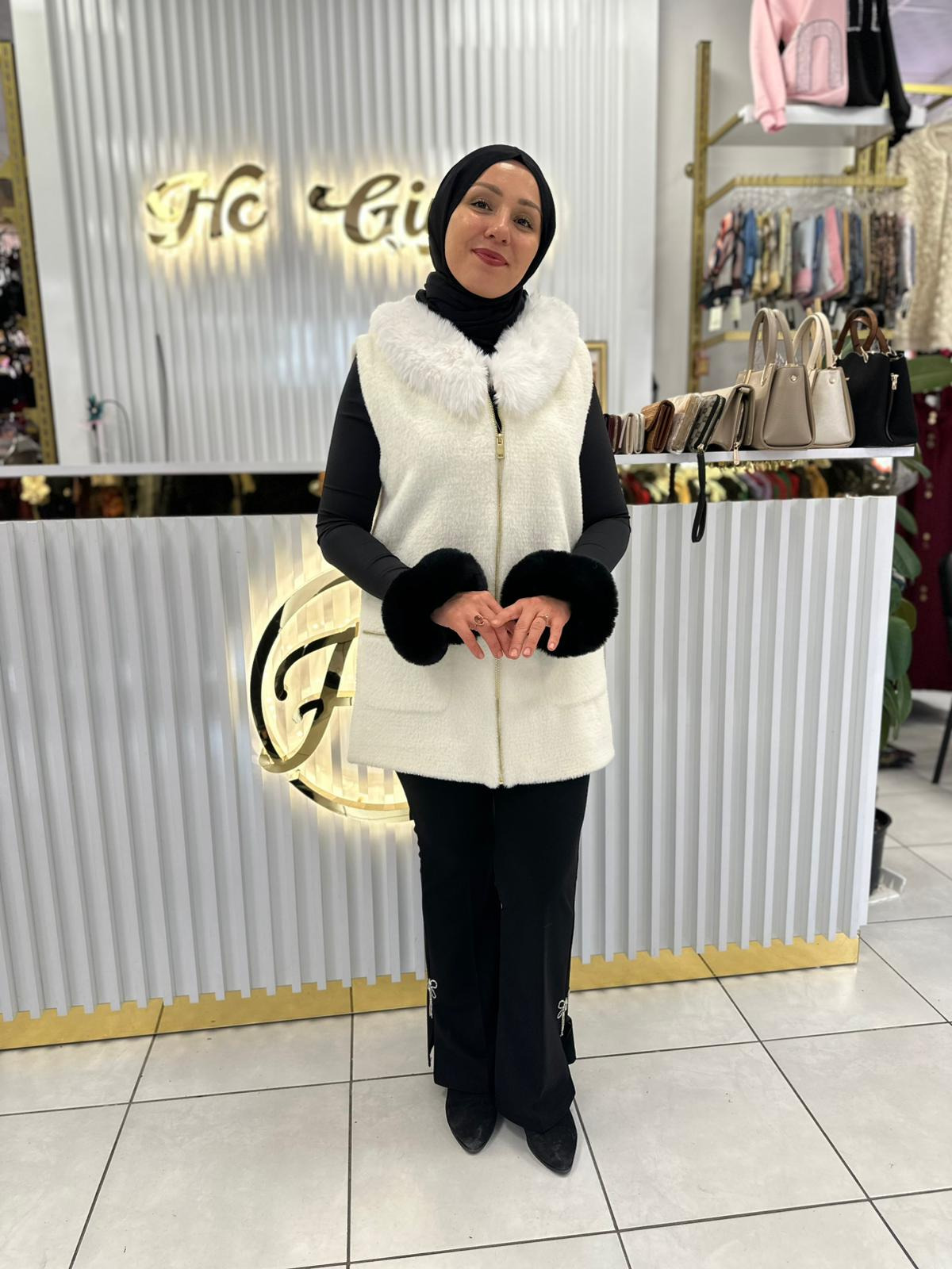 EKRU YAKA KÜRK DETAYLI ANGORA YELEK