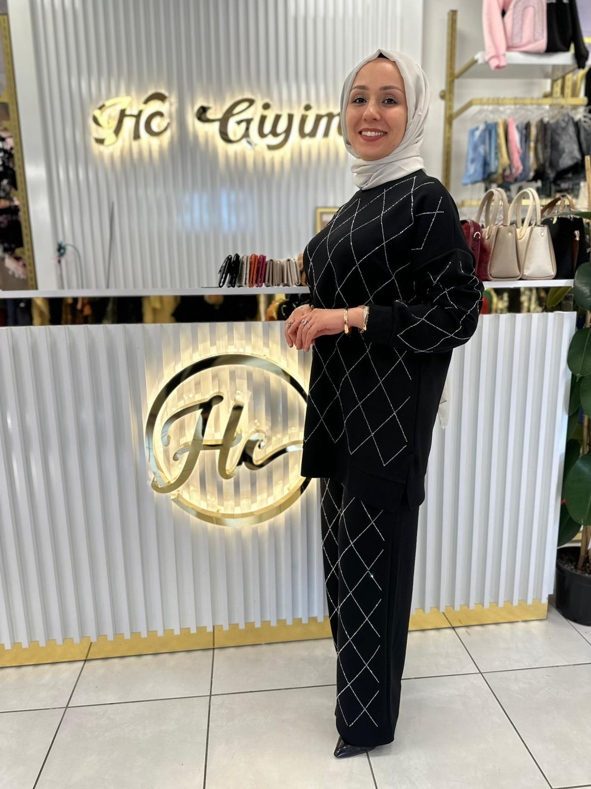 SİYAH BAKLAVA DESENLİ TAŞLI TAKIM