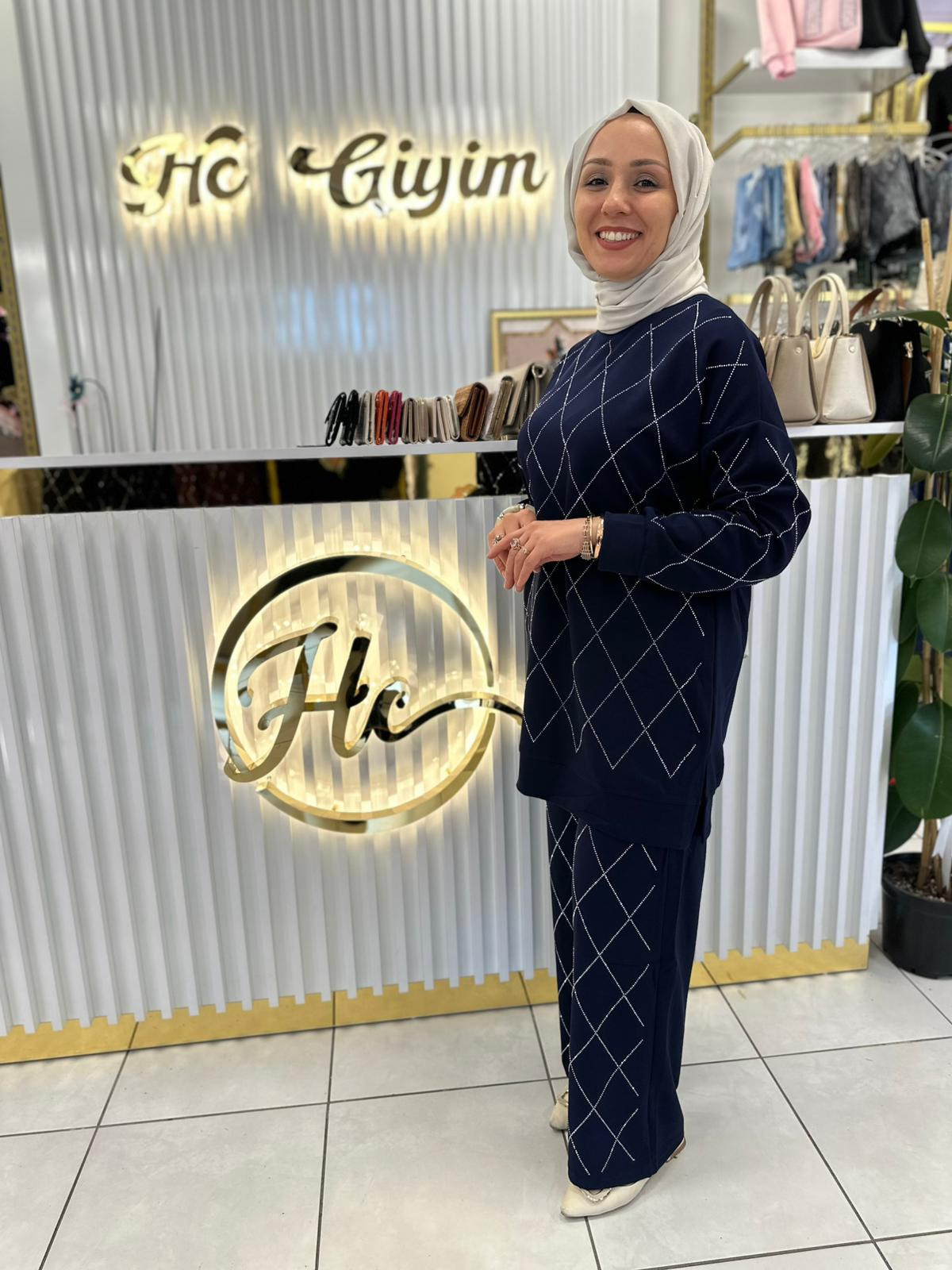 LACİVERT BAKLAVA DESENLİ TAŞLI TAKIM