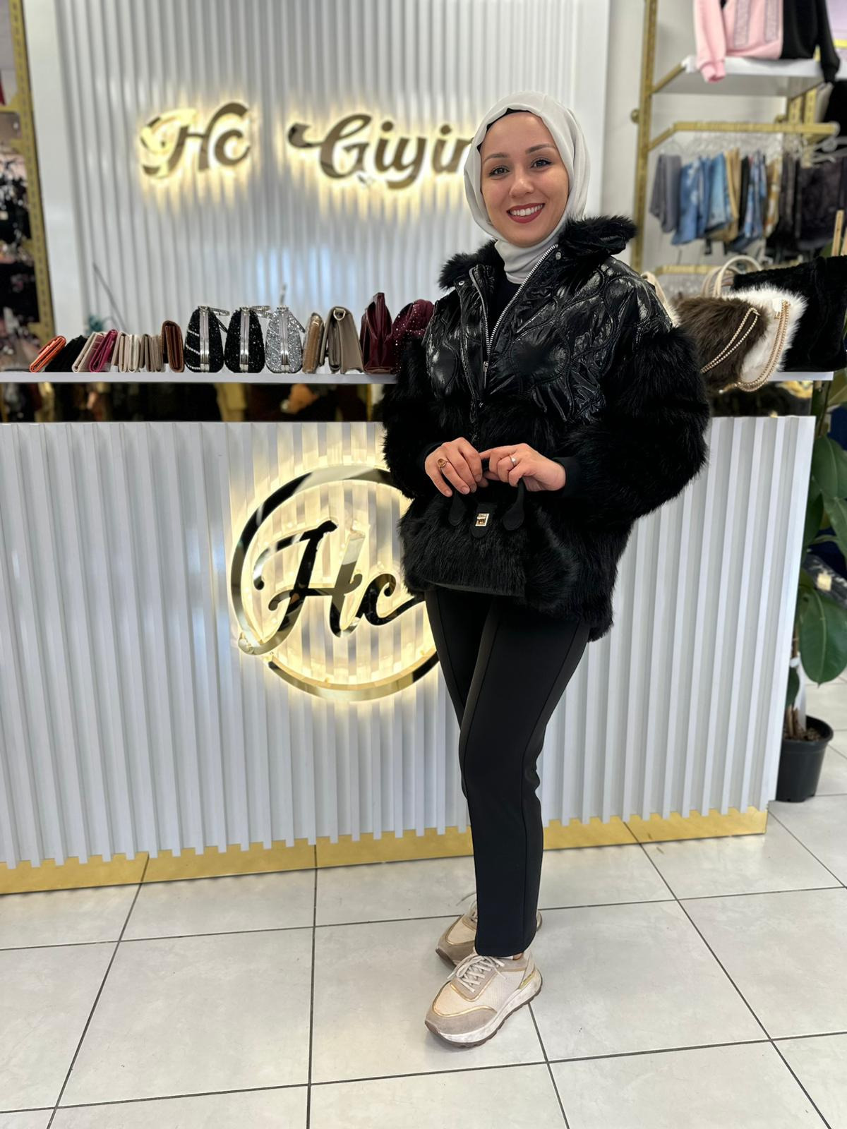 SİYAH KÜRK DETAYLI MONT