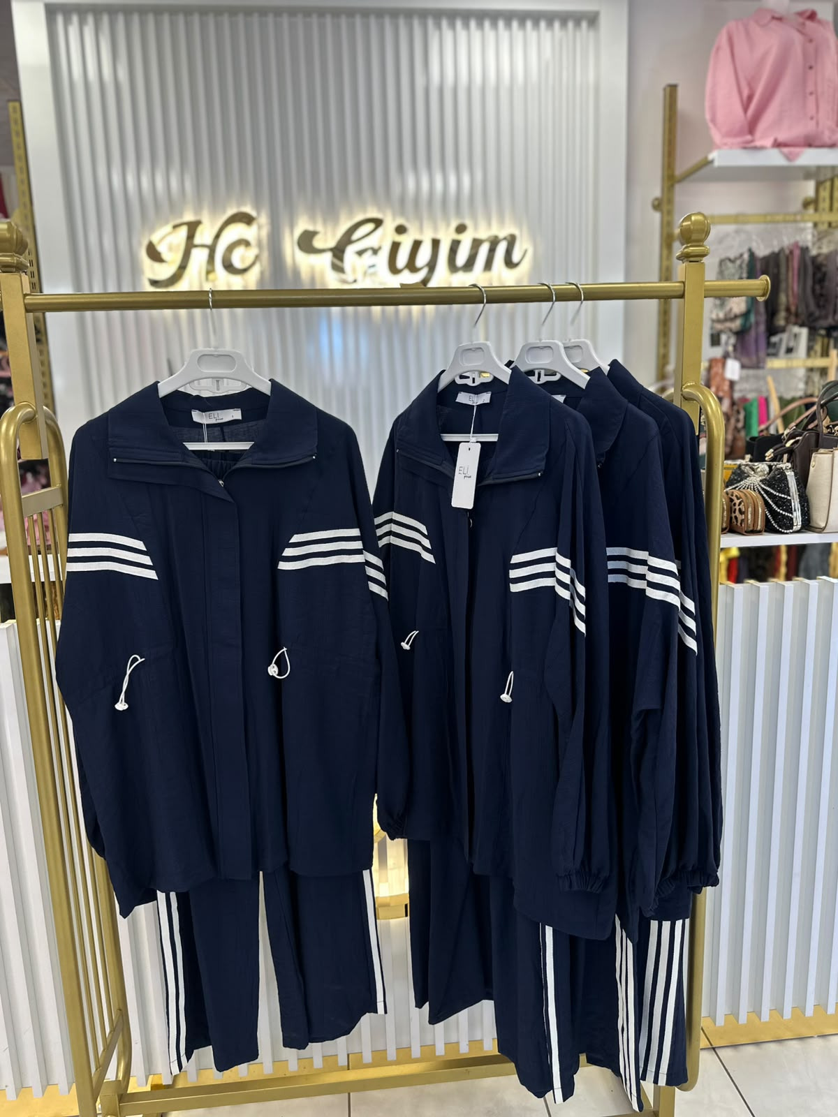 LACİVERT ÇİZGİLİ SPOR TAKIM