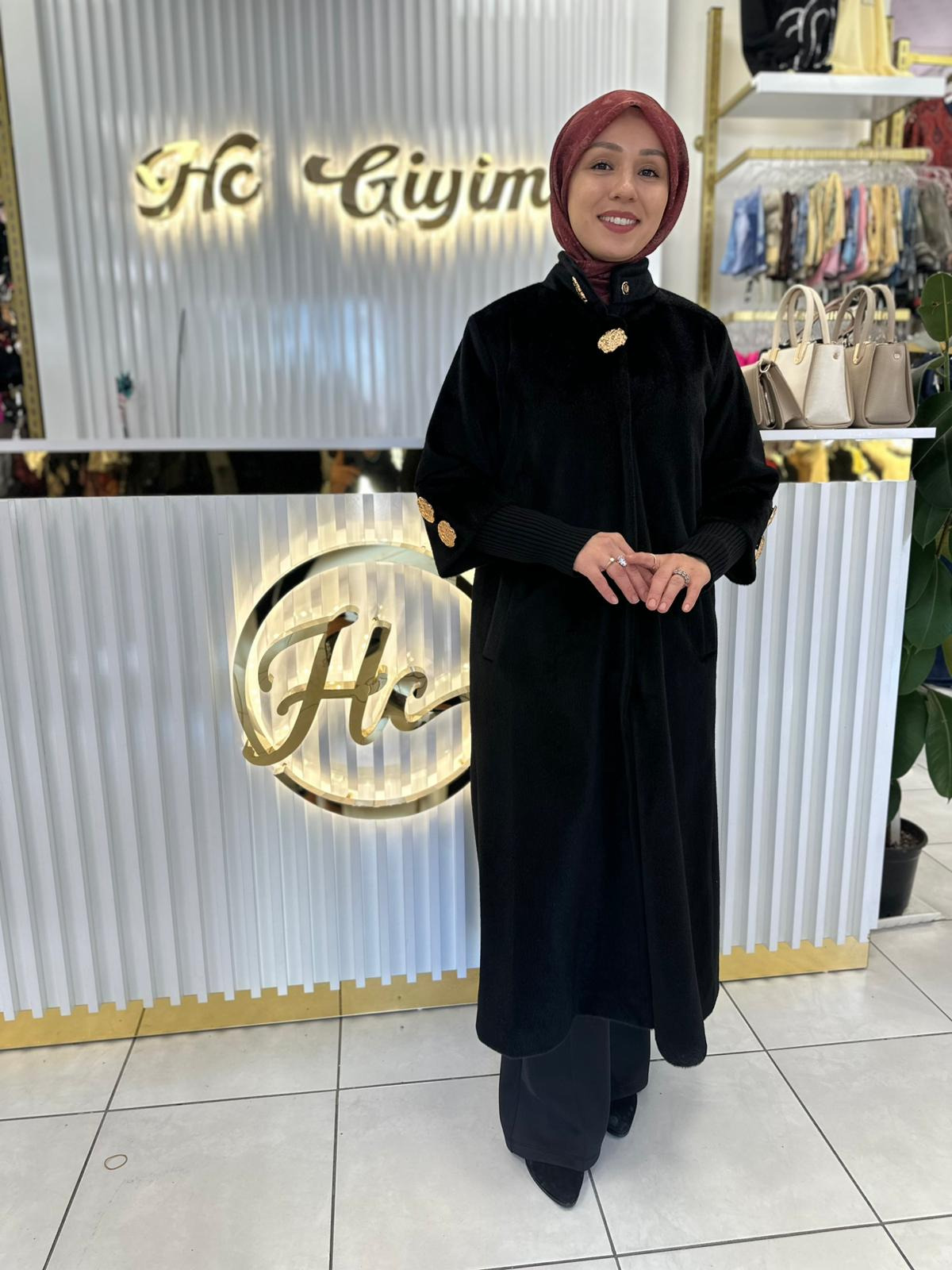 SİYAH AKSESUAR DETAYLI UZUN ANGORA KABAN