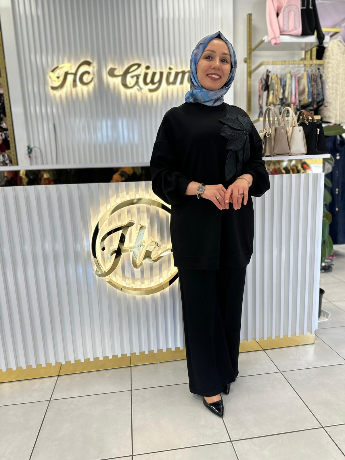 SİYAH GÜL DETAYLI İKİLİ TAKIM