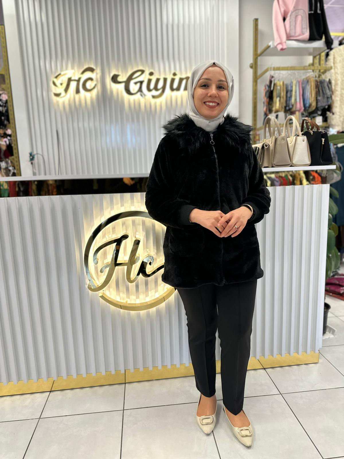 SİYAH YAKA KÜRK DETAYLI PELUŞ CEKET