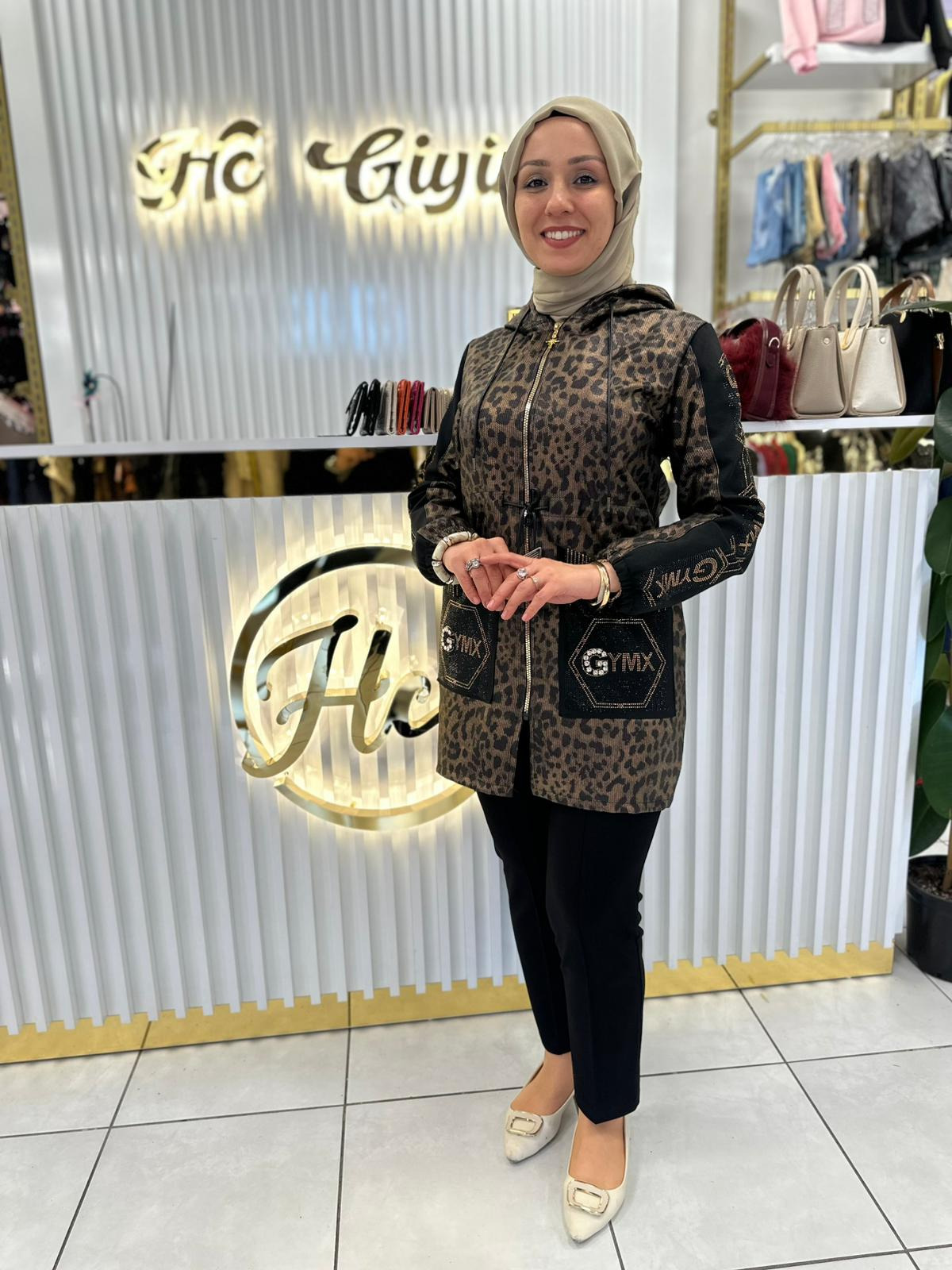 KAHVERENGİ TAŞ DETAYLI LEOPAR CEKET