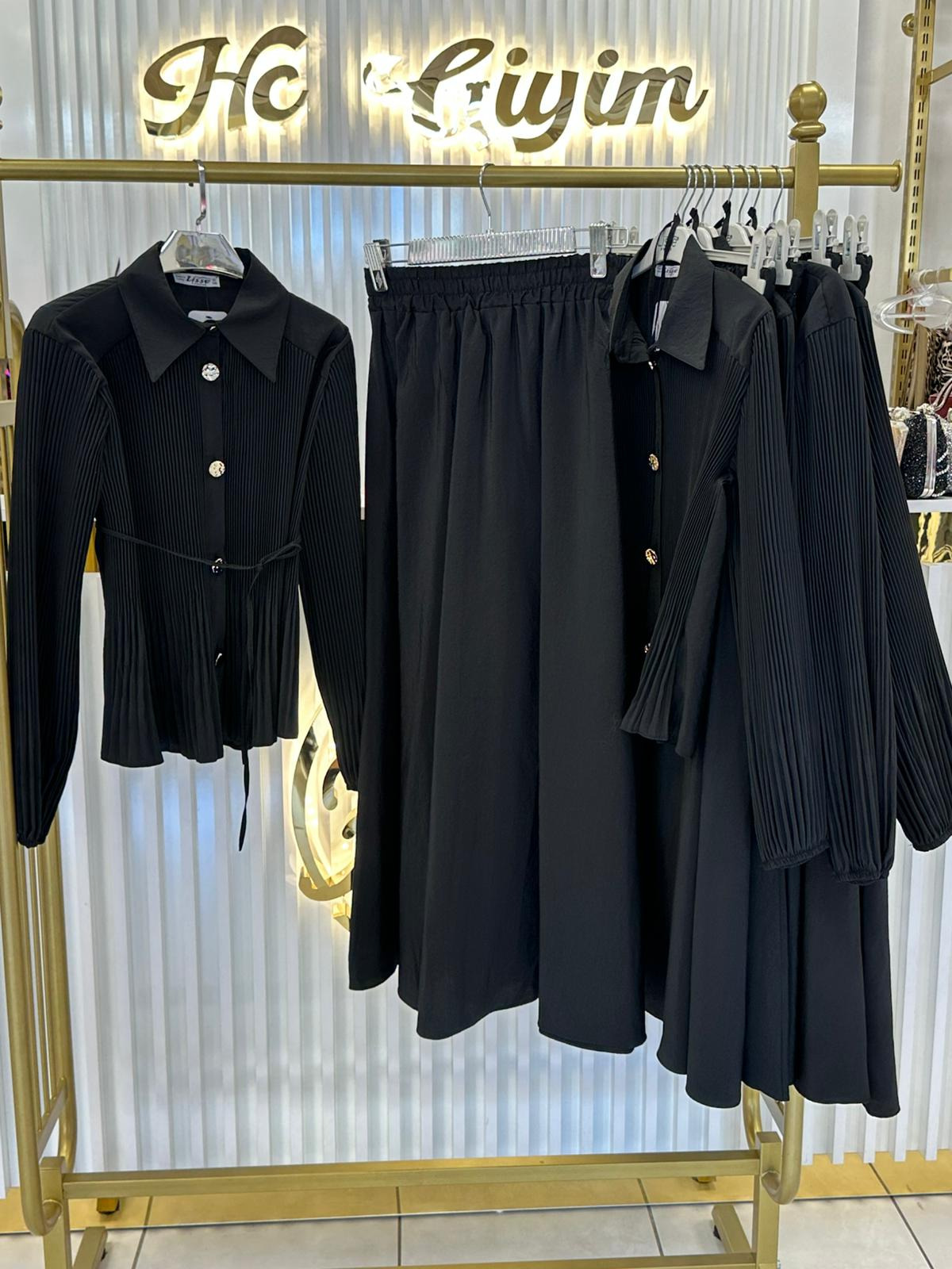 SİYAH PİLİSE GÖMLEKLİ ETEKLİ TAKIM