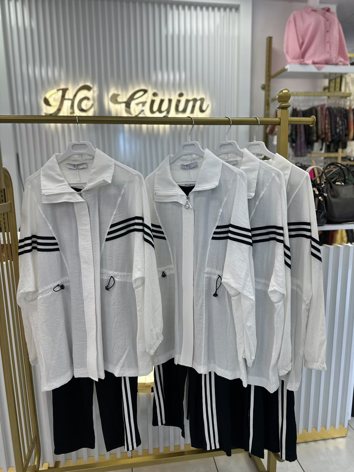 BEYAZ  ÇİZGİLİ SPOR TAKIM