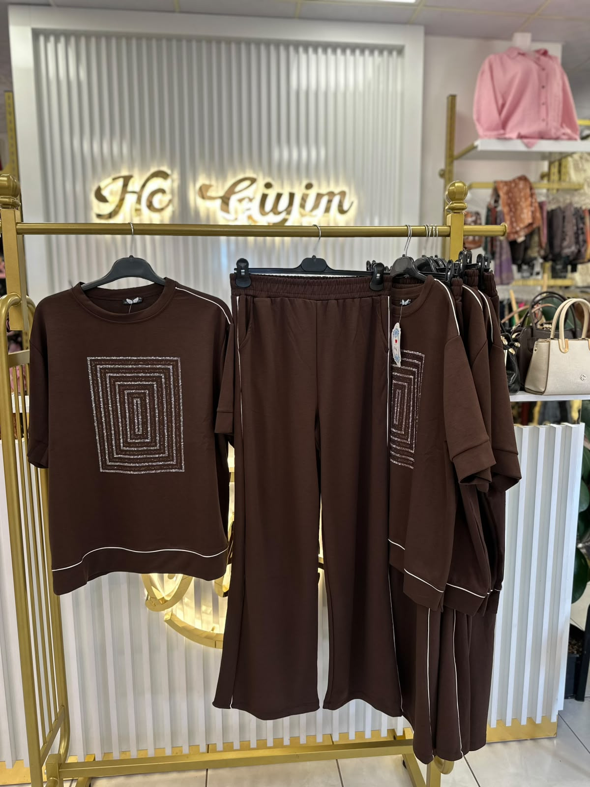 KAHVERENGİ TAŞLI KISA KOLLU TAKIM